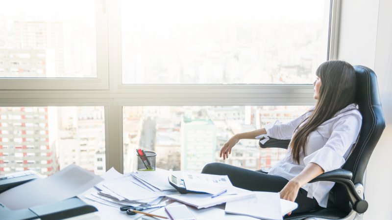 Razotkrivanje sedentarnog paradoksa na radnom mjestu: otkrivanje uticaja fizičke aktivnosti na radni učinak i zdravlje
